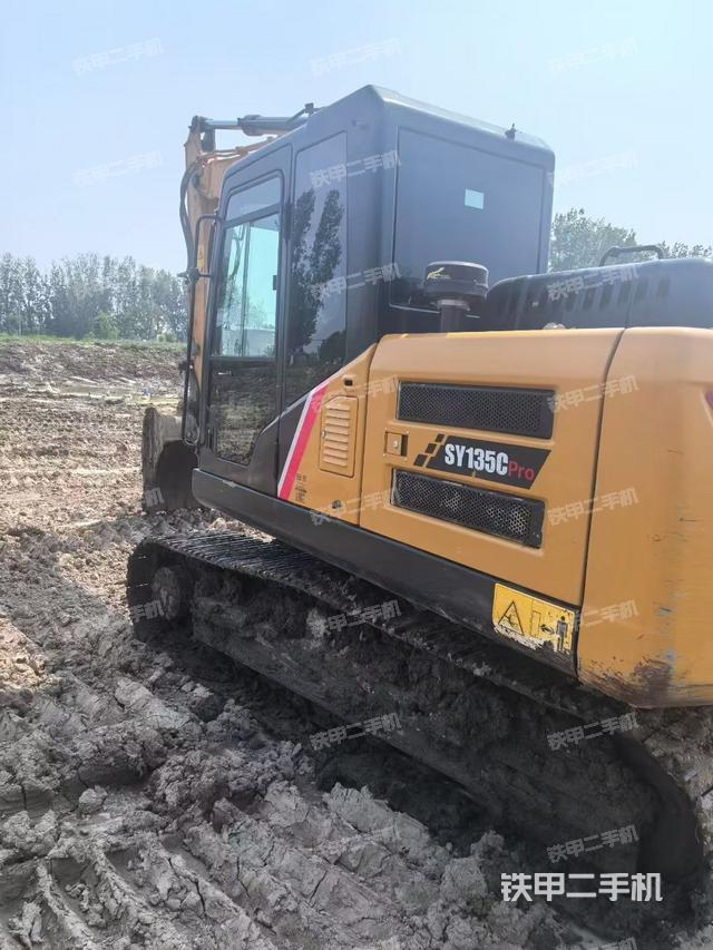 驾驶室顶部（整机外观）