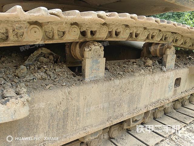 單側(cè)履帶整體(整機(jī)外觀) 單側(cè)履帶整體(整機(jī)外觀)