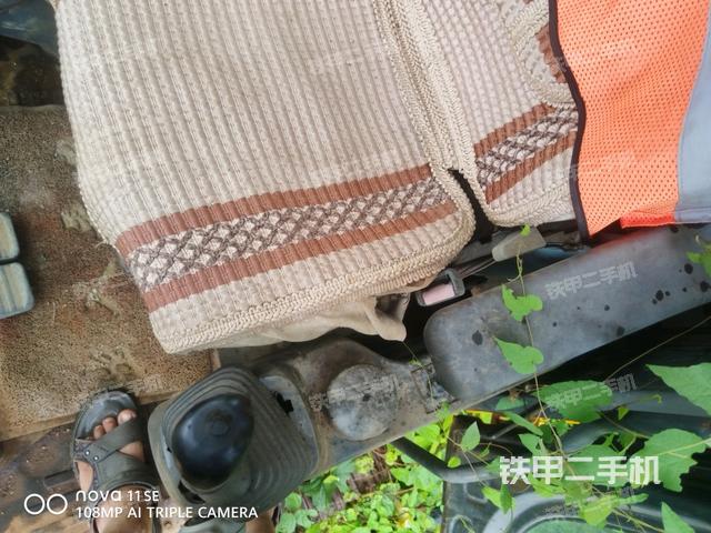 座椅右侧控制台/钥匙门/油门/含右手柄(驾驶室部分) 座椅右侧控制台/钥匙门/油门/含右手柄(驾驶室部分)