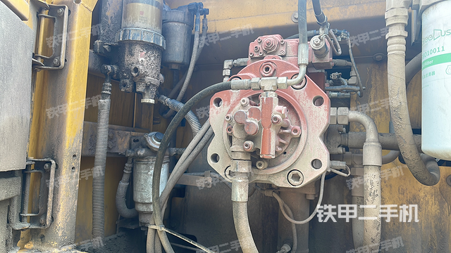 液壓泵艙室正面整體（整機(jī)外觀）