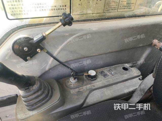 座椅右侧控制台/钥匙门/油门/含右手柄(驾驶室部分) 座椅右侧控制台/钥匙门/油门/含右手柄(驾驶室部分)