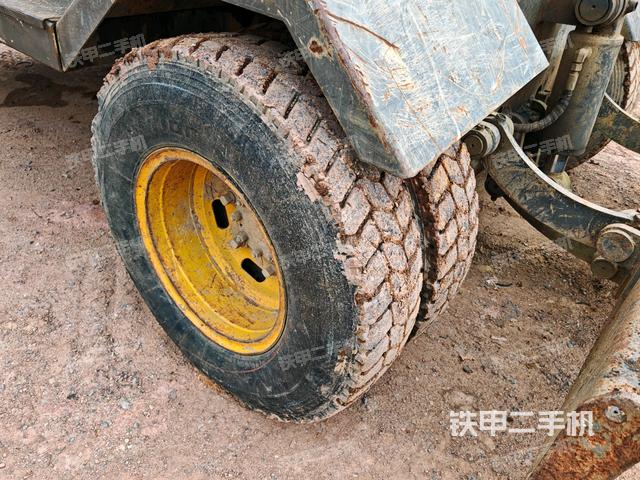 右驱动轮(行走机构) 右驱动轮(行走机构)