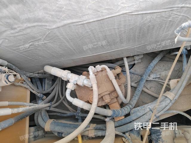 回轉(zhuǎn)馬達(dá)和主控閥（整機(jī)外觀）