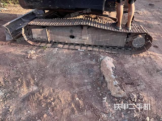 右側(cè)履帶整體?（行走機(jī)構(gòu)）