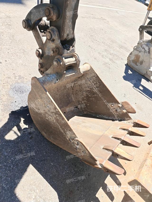 铲斗45度(工作和回转装置) 铲斗45度(工作和回转装置)