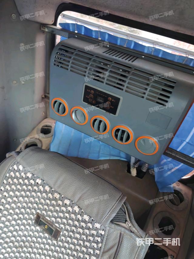 座椅左侧控制台/音响/含左手柄（驾驶室部分）