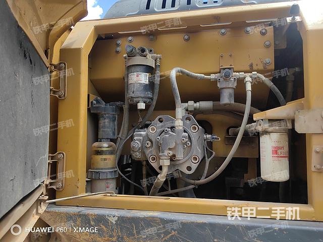 液壓泵艙室正面整體(整機(jī)外觀) 液壓泵艙室正面整體(整機(jī)外觀)