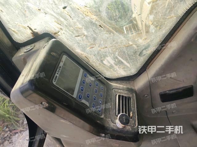 显示屏 (驾驶室部分) 显示屏 (驾驶室部分)