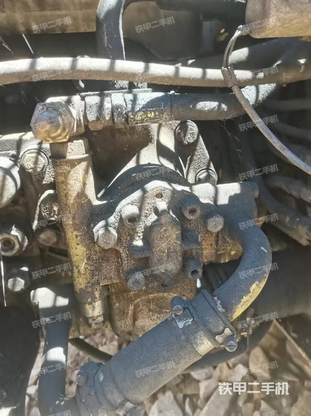 液压泵舱室正面整体(整机外观) 液压泵舱室正面整体(整机外观)