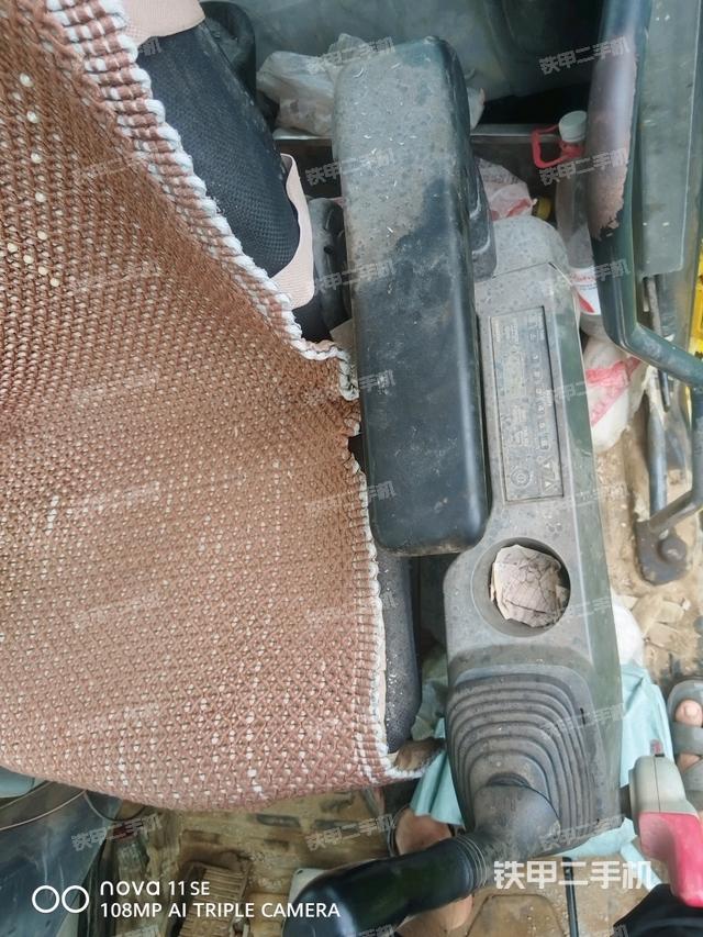 座椅左側控制臺/音響/含左手柄（駕駛室部分）