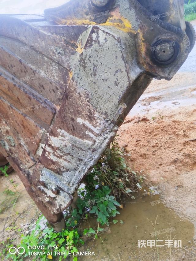 铲斗右后整体(工作和回转装置) 铲斗右后整体(工作和回转装置)