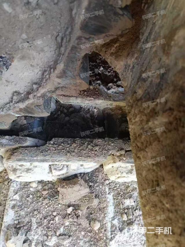 单侧履带整体(整机外观) 单侧履带整体(整机外观)