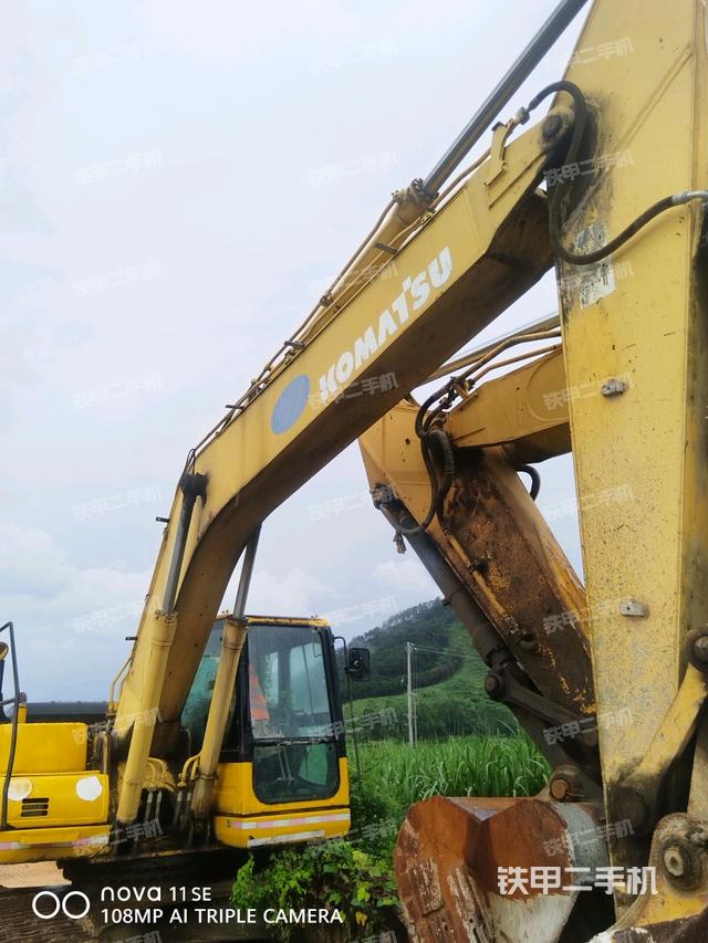 小臂整体左后(工作和回转装置) 小臂整体左后(工作和回转装置)