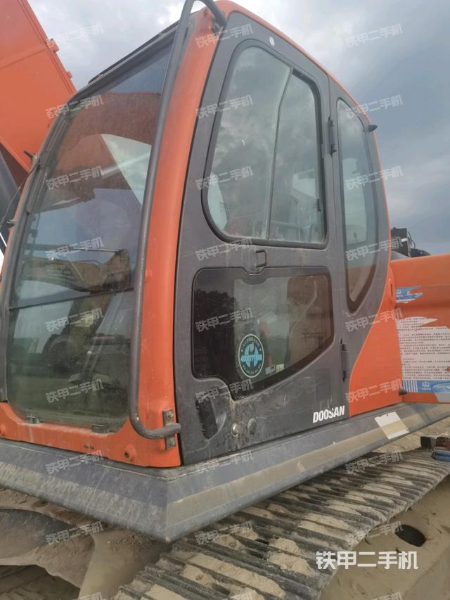 驾驶室整体（整机外观）