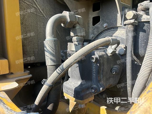 液壓泵艙室正面整體(整機外觀) 液壓泵艙室正面整體(整機外觀)