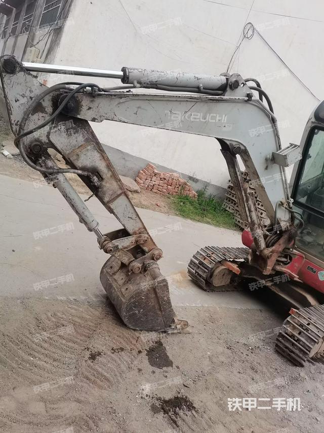 驾驶室顶部（整机外观）