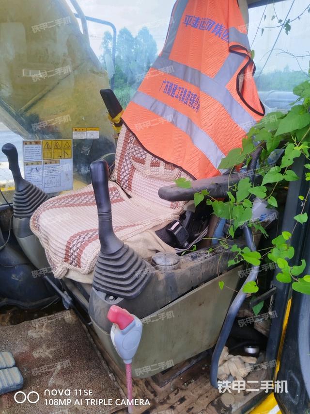 左后方玻璃角标(驾驶室部分) 左后方玻璃角标(驾驶室部分)