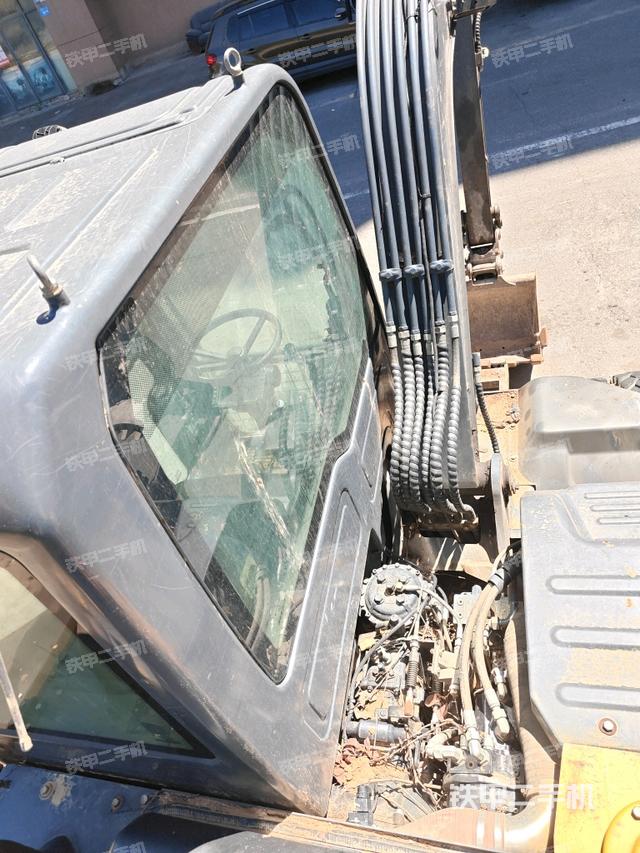 小臂整体右前(工作和回转装置) 小臂整体右前(工作和回转装置)