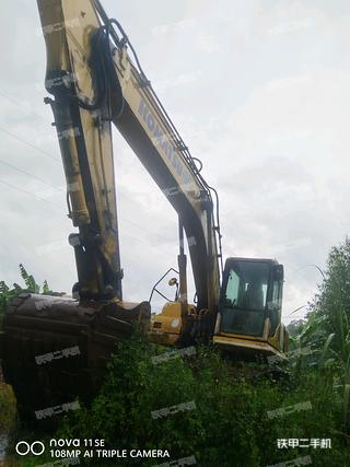 小松PC240LC-8M0挖掘机实拍图片