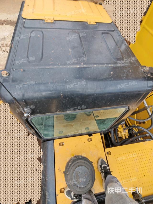 驾驶室顶部（整机外观）