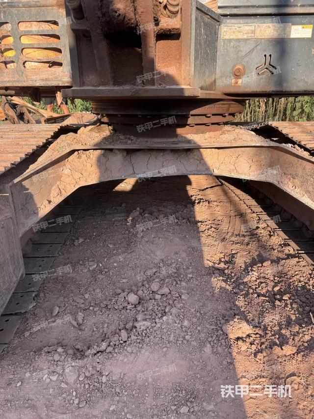 轉(zhuǎn)盤(pán)和下車(chē)架正前（工作和回轉(zhuǎn)裝置）