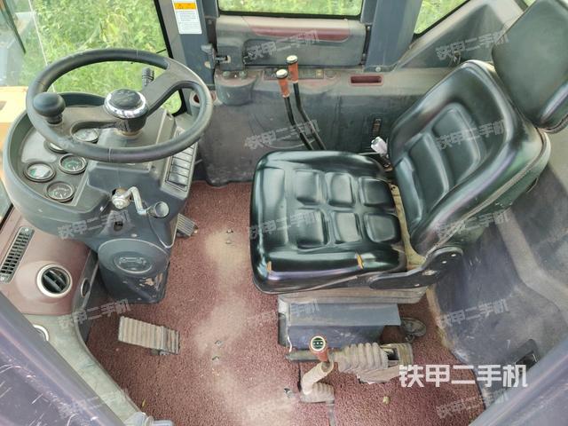 駕駛室操作臺（整機外觀及大件）