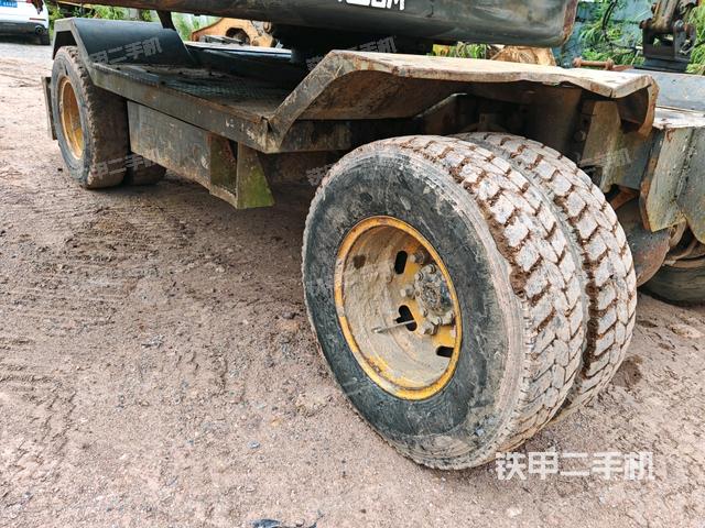 左侧履带整体 (行走机构) 左侧履带整体 (行走机构)