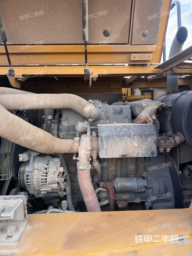 发动机室（上车部件）