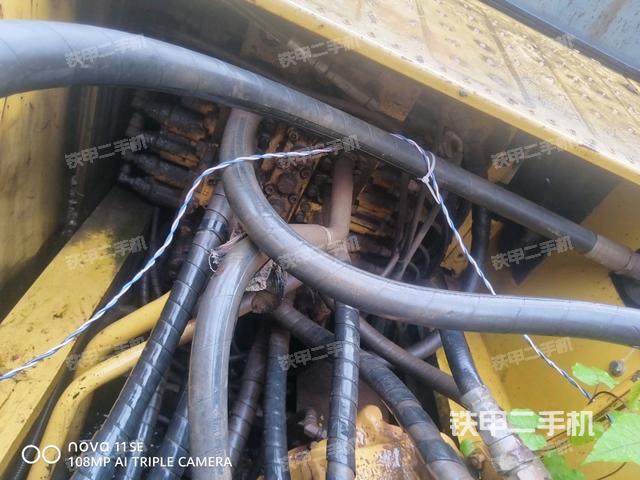 中央回轉接頭特寫（上車部件）