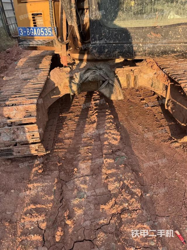 转盘和下车架正前（工作和回转装置）