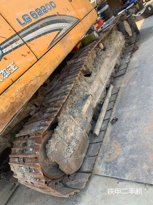 单侧履带整体(整机外观) 单侧履带整体(整机外观)