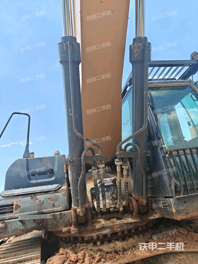 大臂背部俯視（工作和回轉(zhuǎn)裝置）