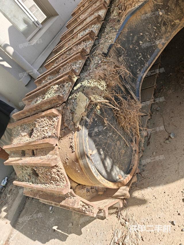 左驅(qū)動輪（行走機構(gòu)）