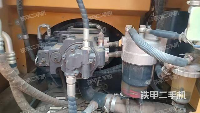 液压泵舱室正面整体（整机外观）