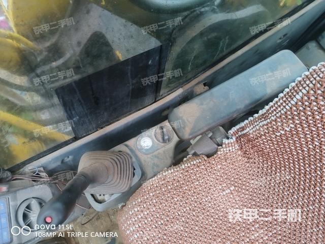 座椅右側控制臺/鑰匙門/油門/含右手柄（駕駛室部分）