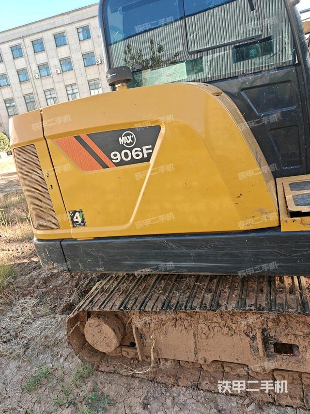 驾驶室顶部(整机外观) 驾驶室顶部(整机外观)