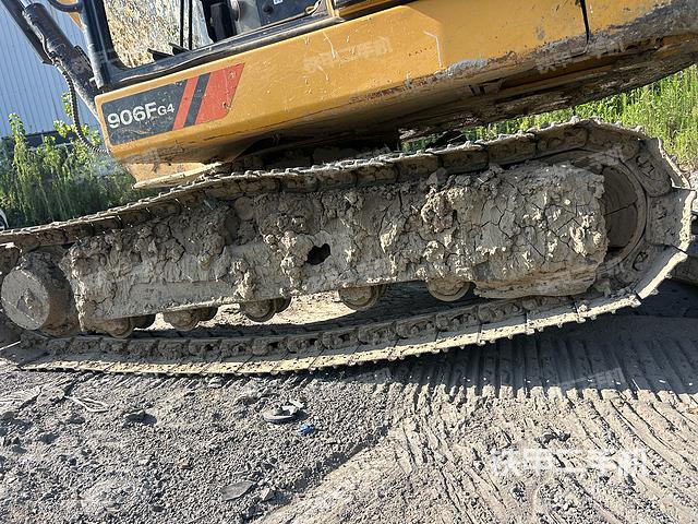 單側(cè)履帶整體(整機外觀) 單側(cè)履帶整體(整機外觀)