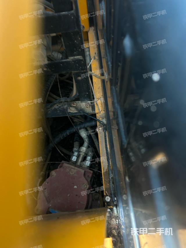 回轉(zhuǎn)馬達(dá)和主控閥(整機(jī)外觀) 回轉(zhuǎn)馬達(dá)和主控閥(整機(jī)外觀)