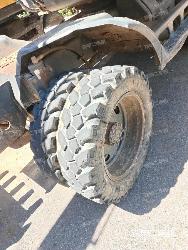 右侧履带整体 (行走机构) 右侧履带整体 (行走机构)