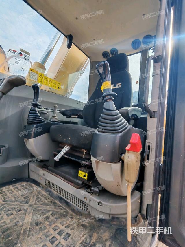 驾驶室整体（整机外观）