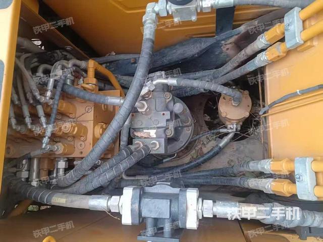 回转马达和主控阀（整机外观）