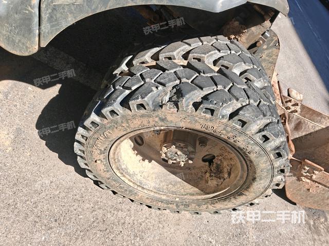 左驱动轮(行走机构) 左驱动轮(行走机构)