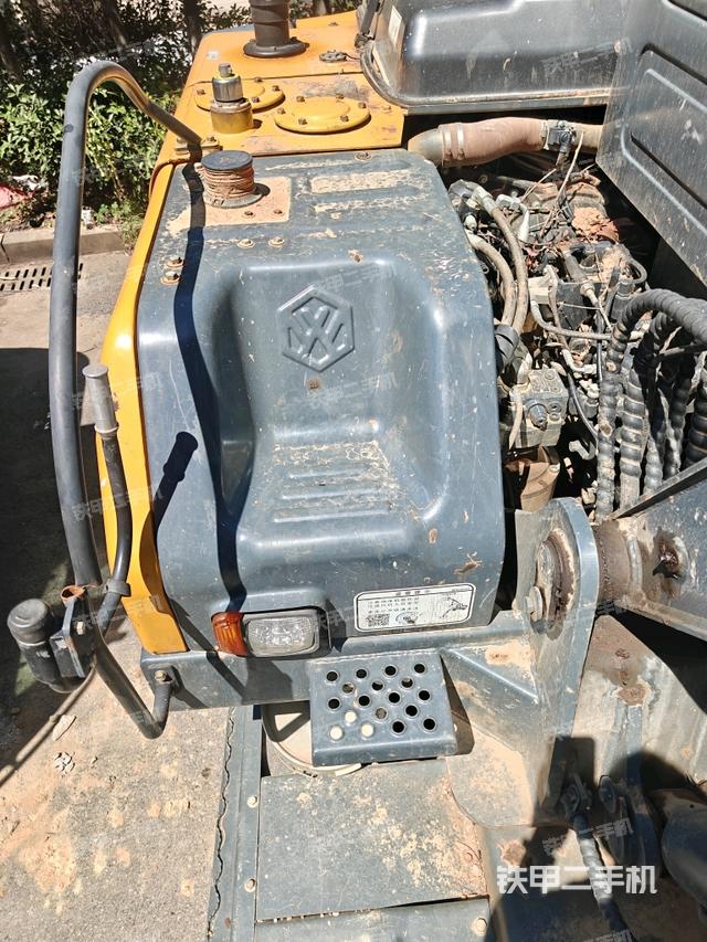 大臂整体 右侧(工作和回转装置) 大臂整体 右侧(工作和回转装置)