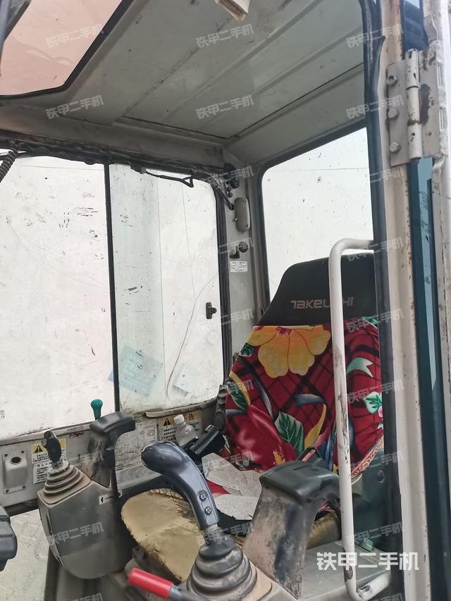 驾驶室整体（整机外观）