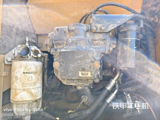 液压泵舱室正面整体（整机外观）