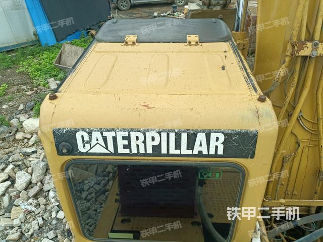 驾驶室顶部（整机外观）