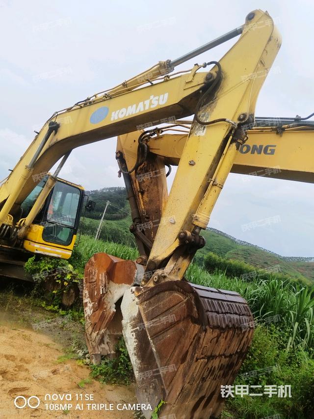 小臂整体右前(工作和回转装置) 小臂整体右前(工作和回转装置)