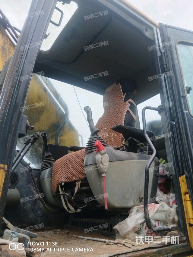 右側玻璃角標（駕駛室部分）