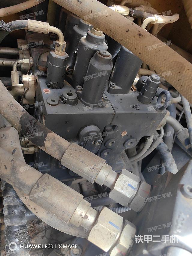 回轉(zhuǎn)馬達(dá)和主控閥(整機(jī)外觀) 回轉(zhuǎn)馬達(dá)和主控閥(整機(jī)外觀)