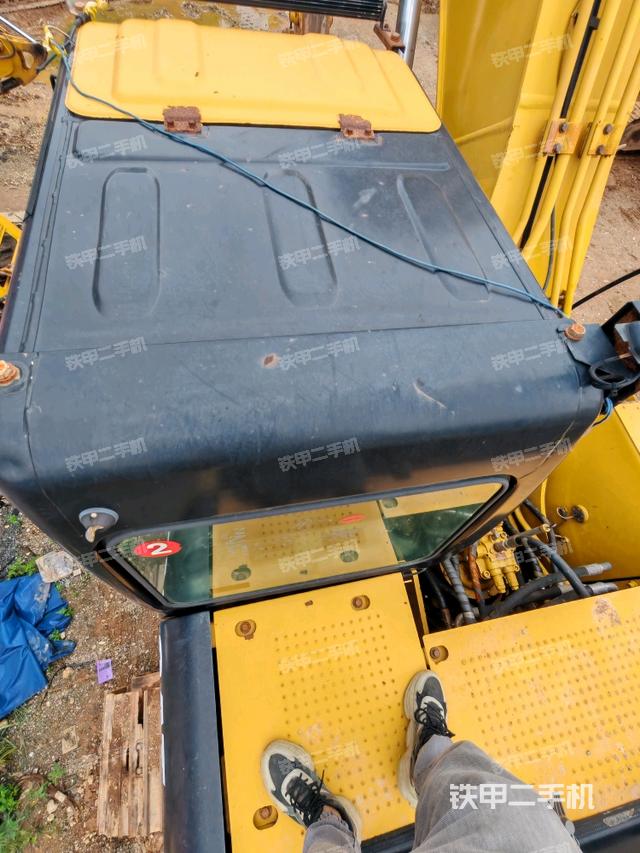 驾驶室顶部（整机外观）